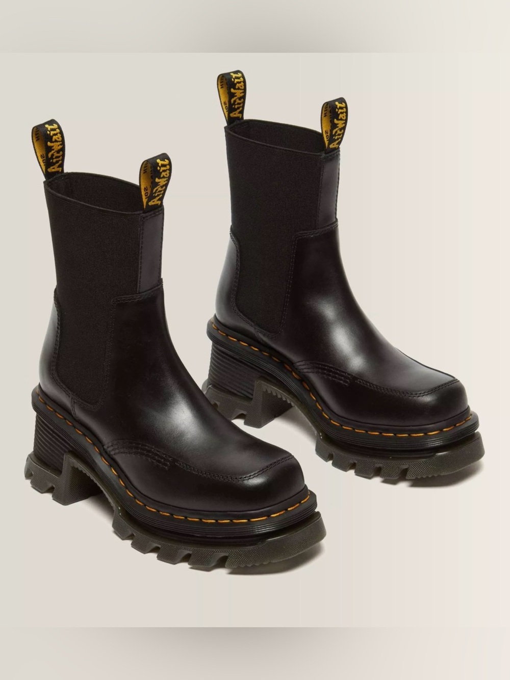 NWOB Women’s Dr. Martens Corran Chelsea Atlas Leather Heeled Boots - Size 6